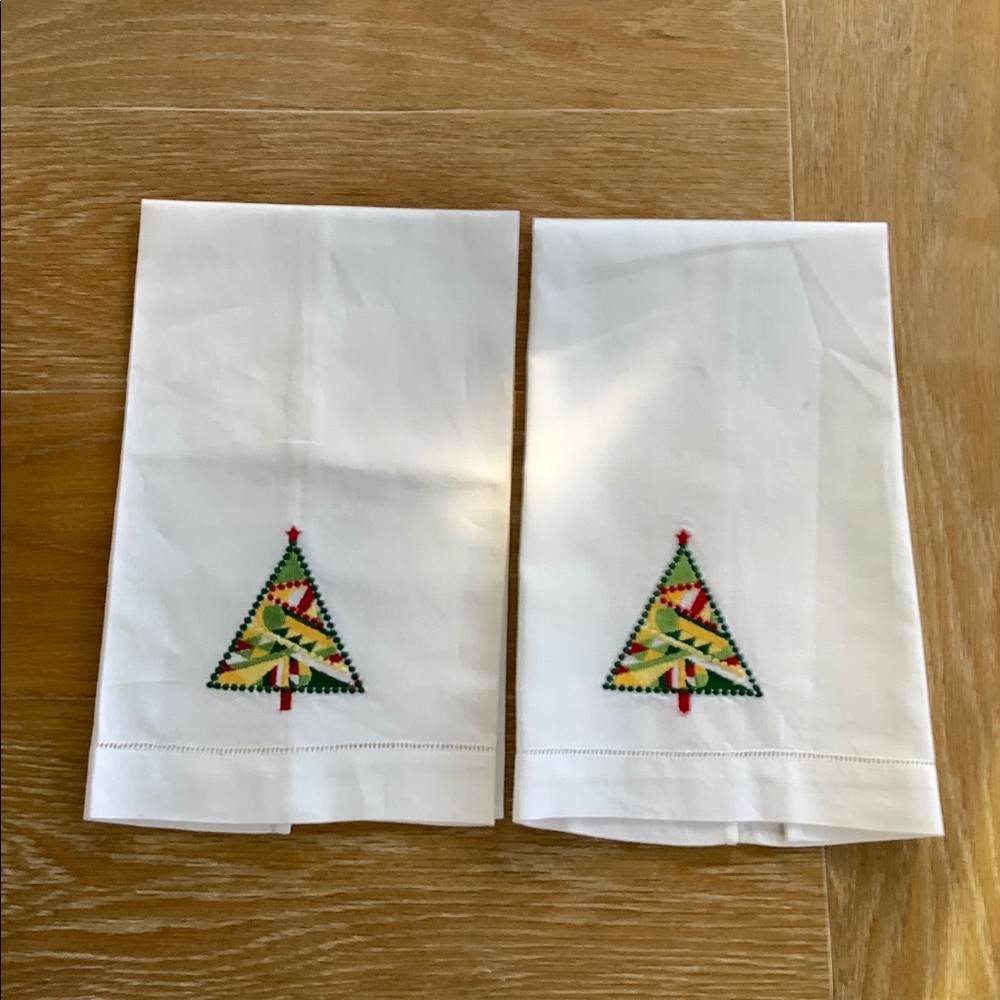 Embroidered Christmas Tree Guest Towel NWOT